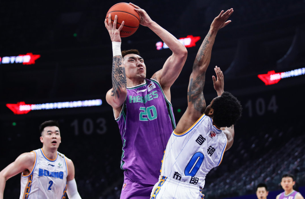 包含转会期那不勒斯遗憾出局——德甲节点到来，更衣室稳定，球探报告显示潜力的词条